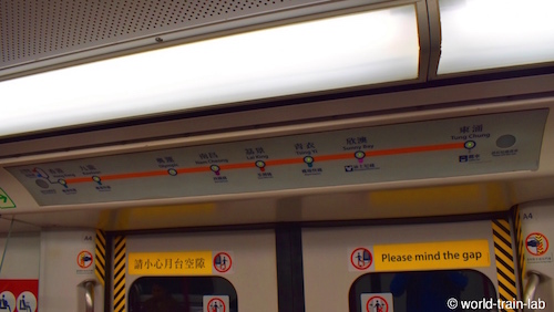 A train 車内案内板
