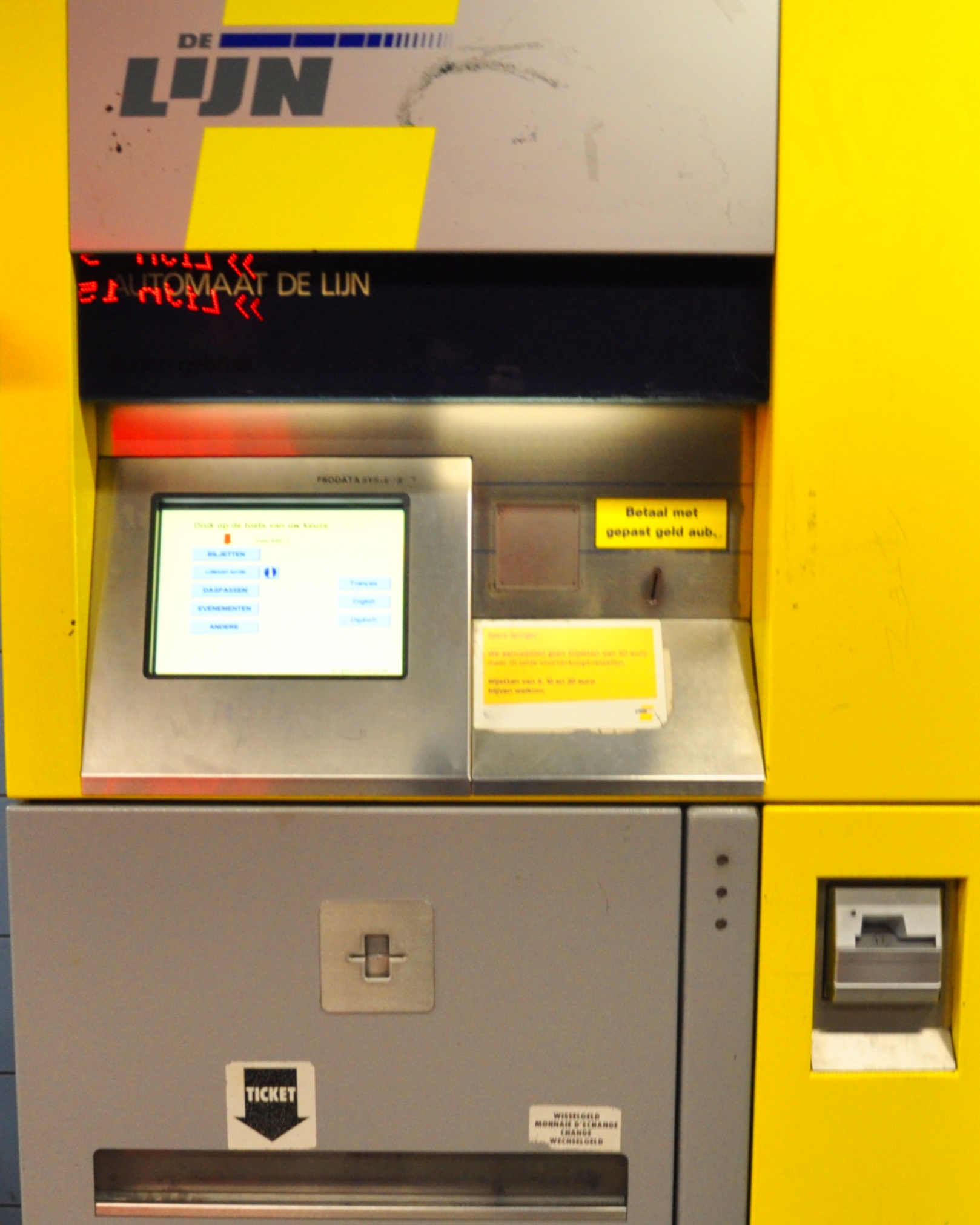 アントワープ交通局の券売機