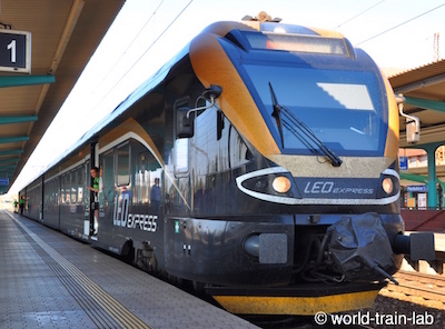 私鉄 LEO EXPRESS