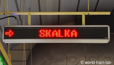 出発列車案内板