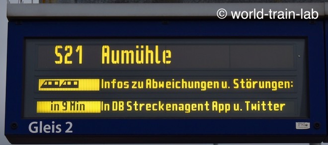 出発列車案内板