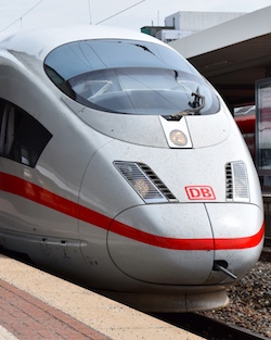 ミュンヘン駅で発車を待つ ICE