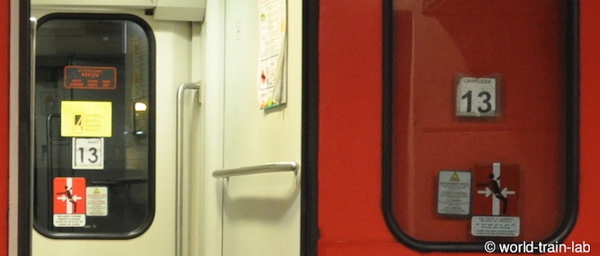 13号車の案内板