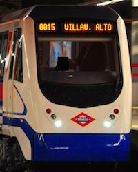 マドリードを走行する 地下鉄