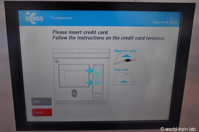 紙幣・コイン・クレジットカードで運賃を支払う