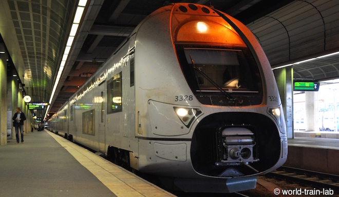 発車を待つ Regional