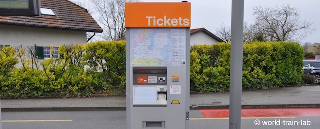 券売機を見つける