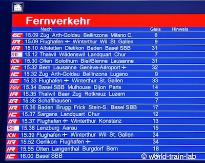 出発列車案内板