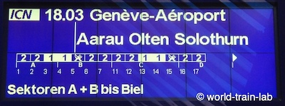 出発列車案内板